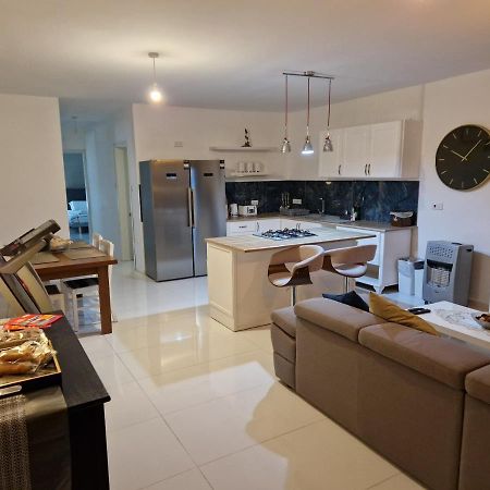 Apartmán Town Pent House Luqa Exteriér fotografie
