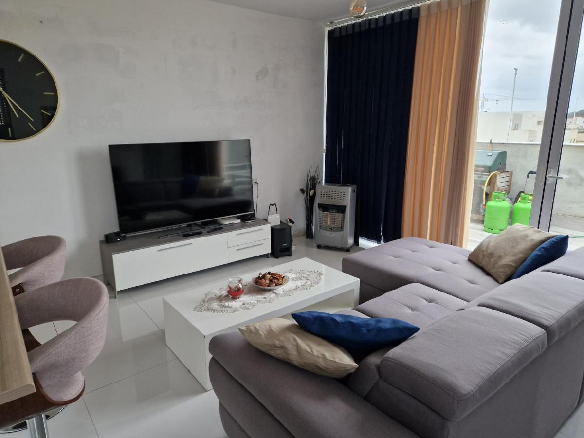 Apartmán Town Pent House Luqa Exteriér fotografie