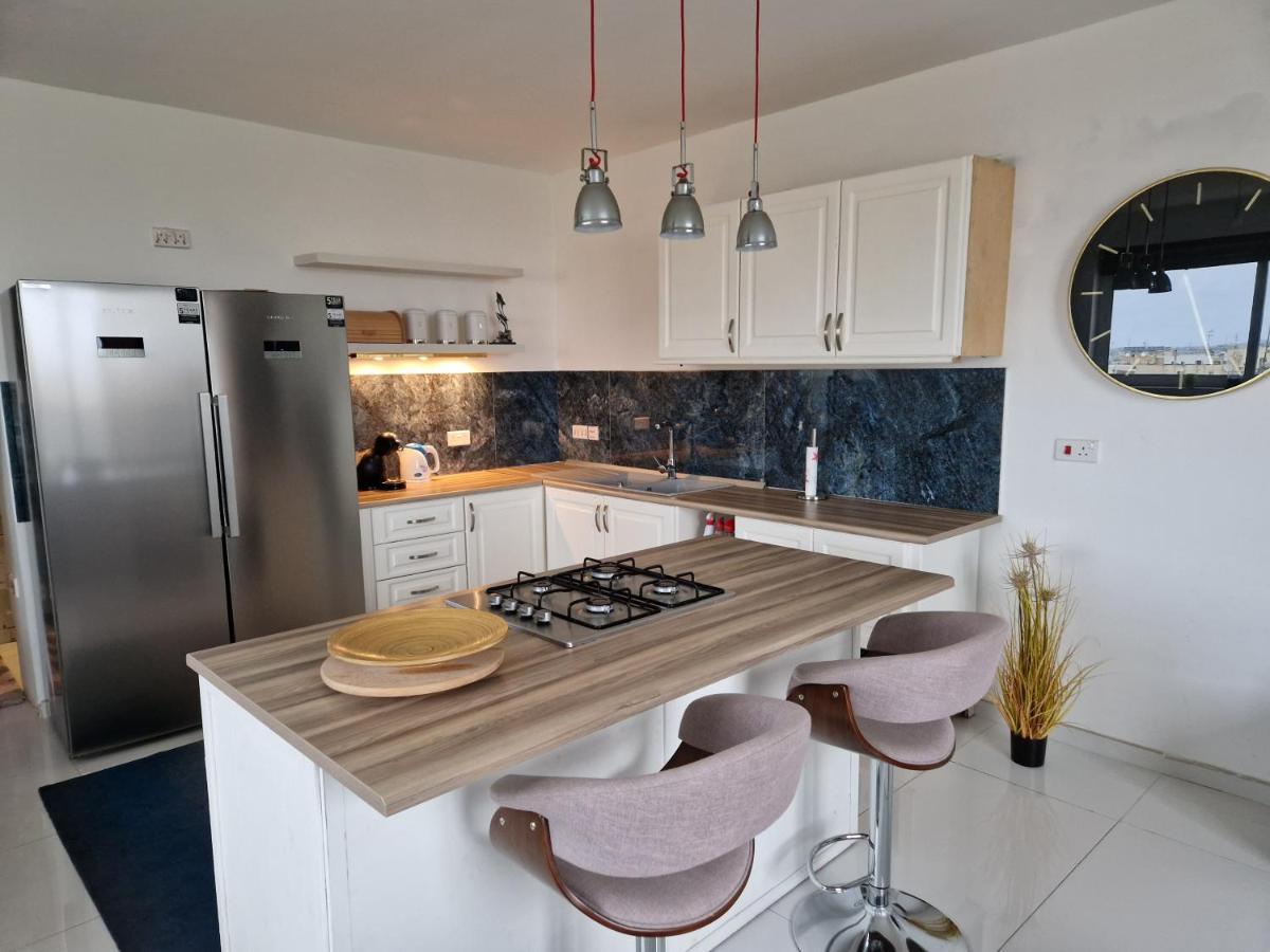 Apartmán Town Pent House Luqa Exteriér fotografie