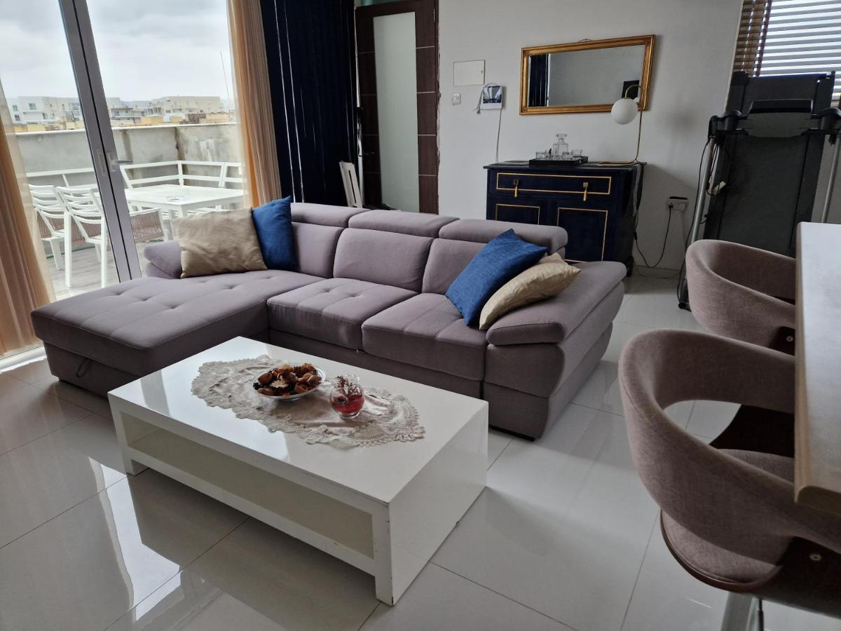 Apartmán Town Pent House Luqa Exteriér fotografie