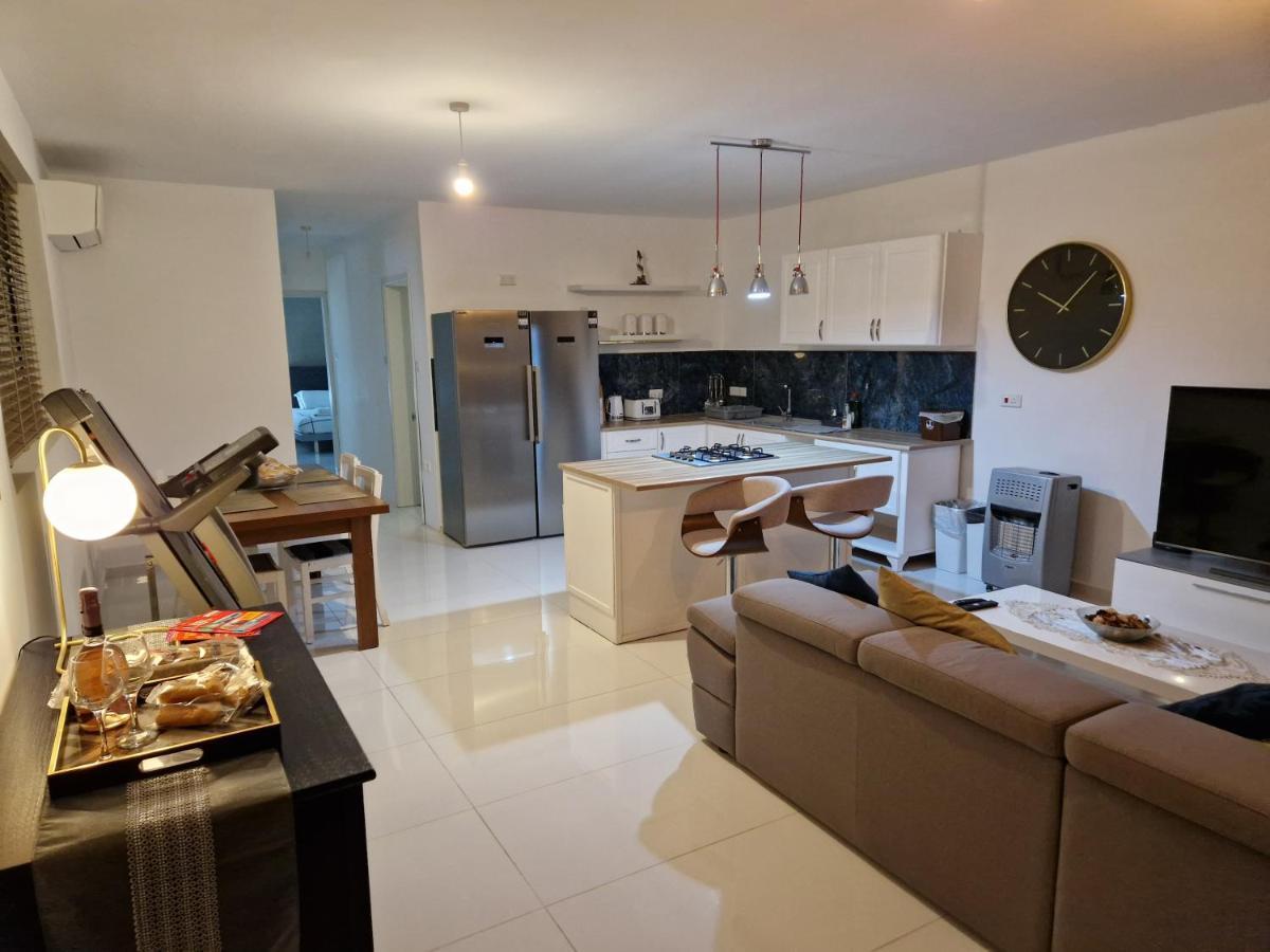 Apartmán Town Pent House Luqa Exteriér fotografie
