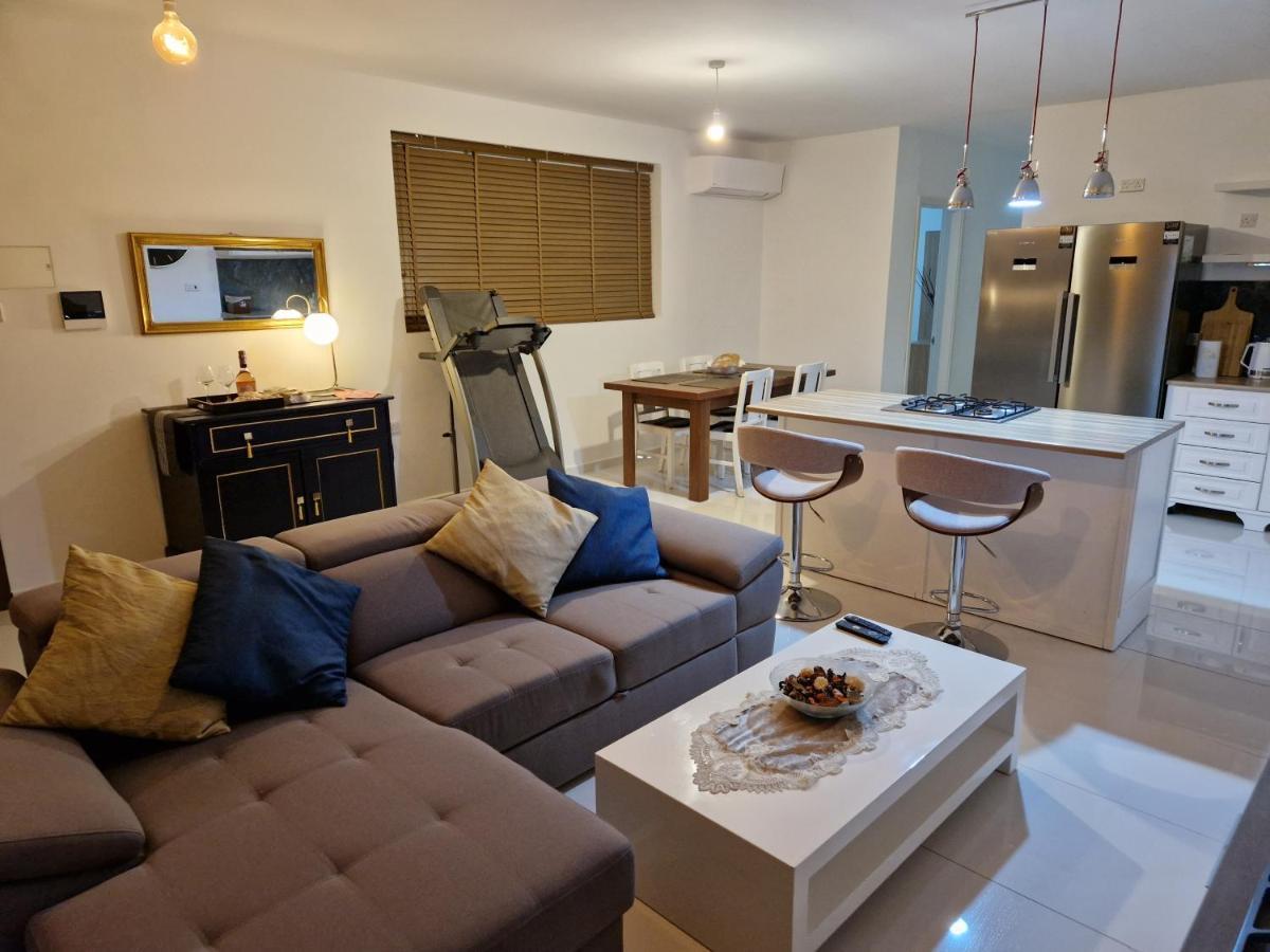 Apartmán Town Pent House Luqa Exteriér fotografie