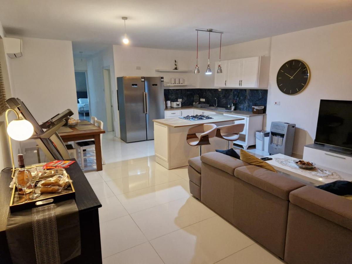 Apartmán Town Pent House Luqa Exteriér fotografie