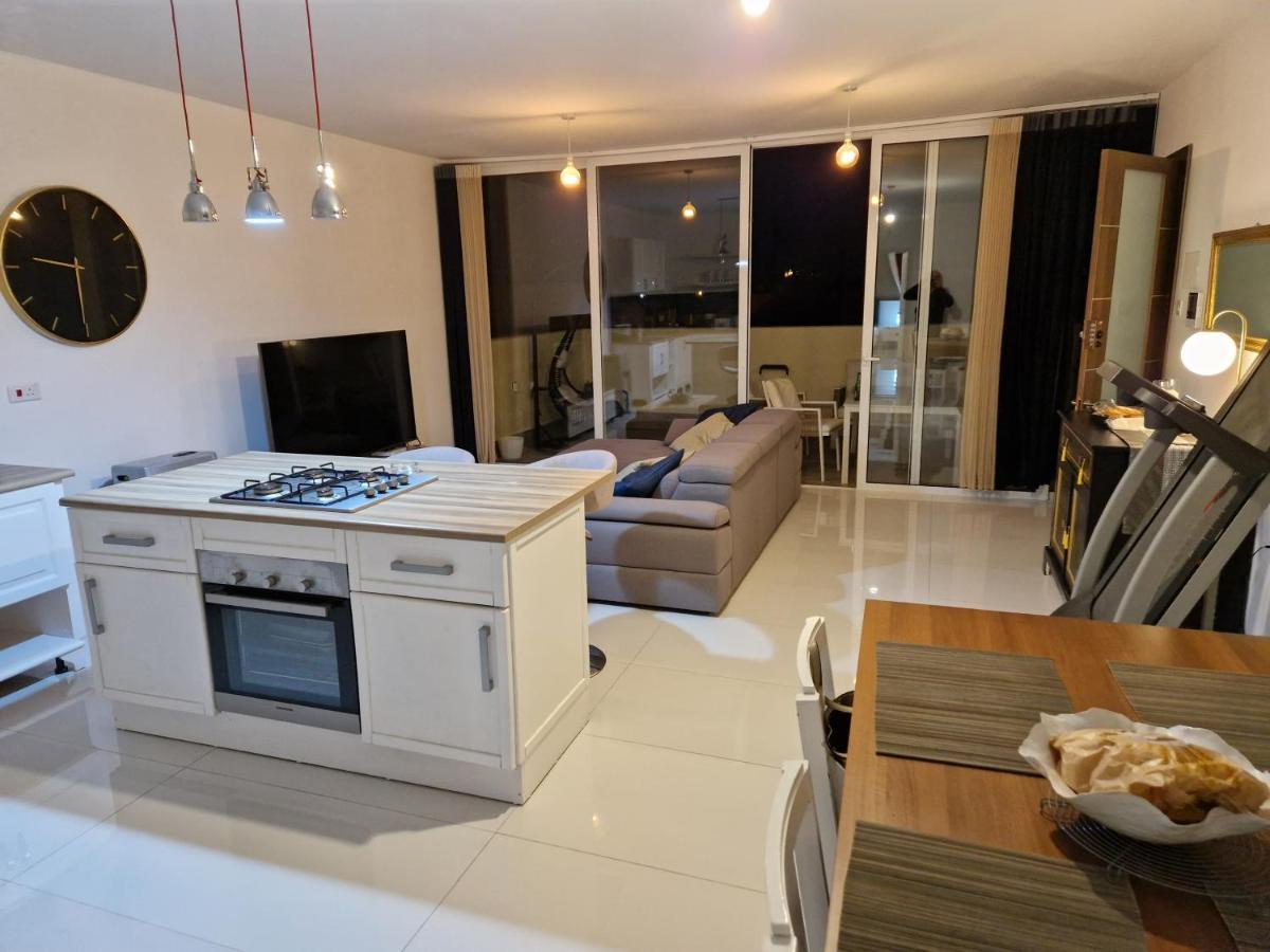 Apartmán Town Pent House Luqa Exteriér fotografie