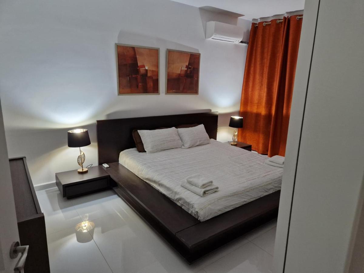 Apartmán Town Pent House Luqa Exteriér fotografie