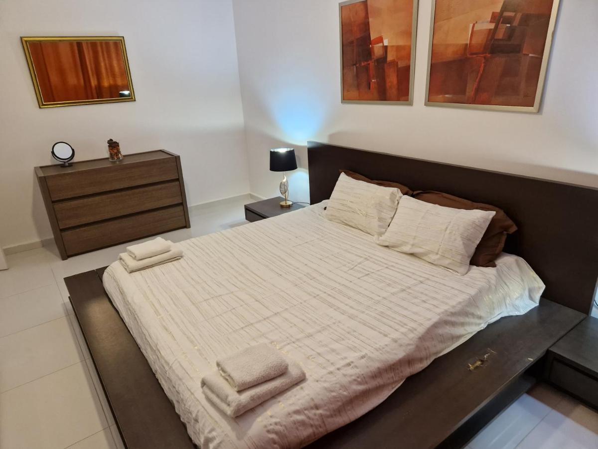 Apartmán Town Pent House Luqa Exteriér fotografie